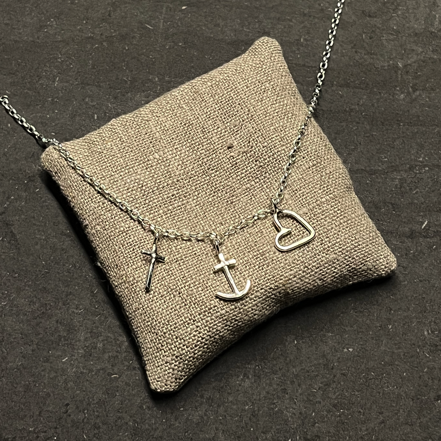 halsband TRO, HOPP & KÄRLEK